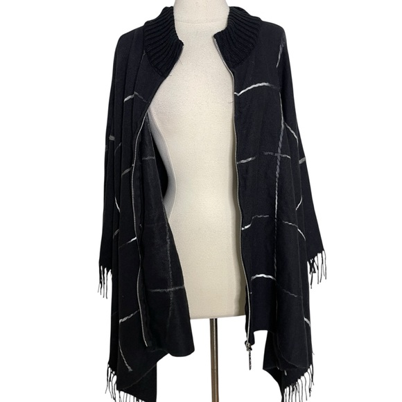 NEW DKNY Womens Window Pane Fringe Poncho Sweater Black Super Soft & Cozy! - Picture 6 of 8